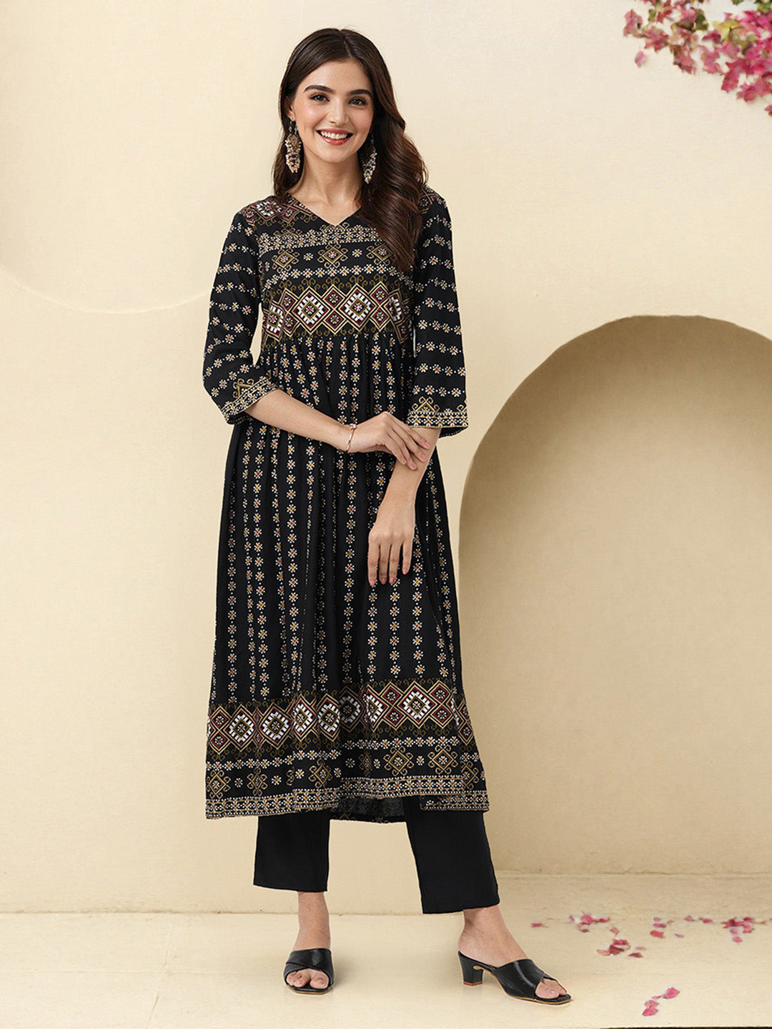 Ishin Women Black Rayon Kurta