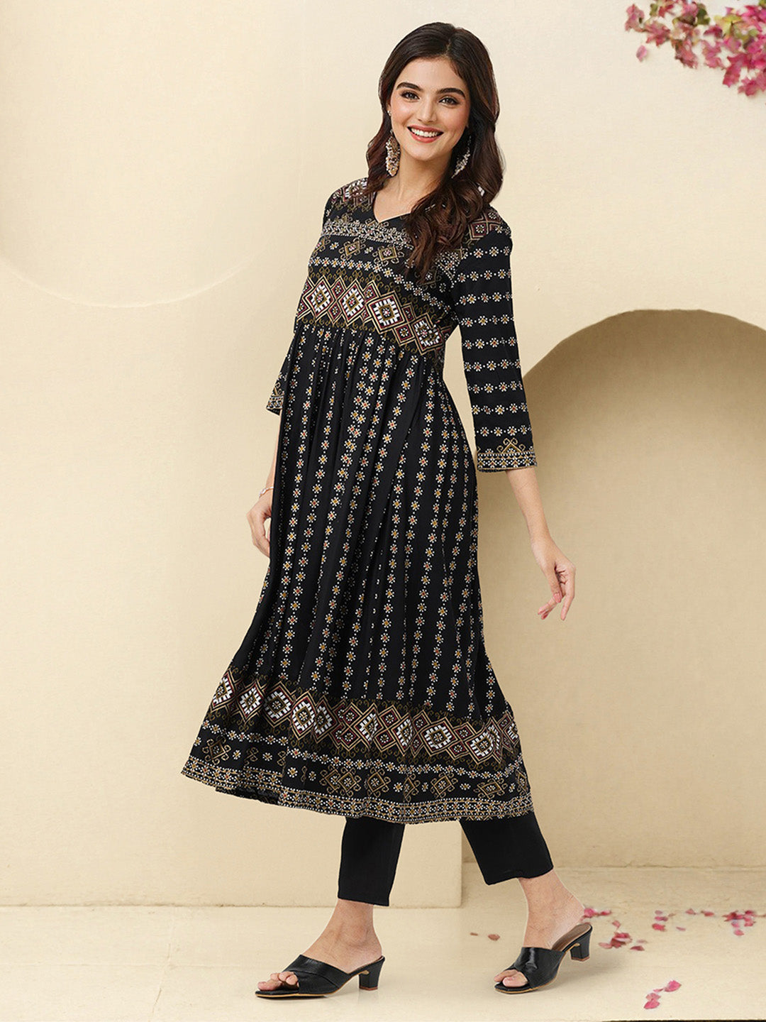 Ishin Women Black Rayon Kurta