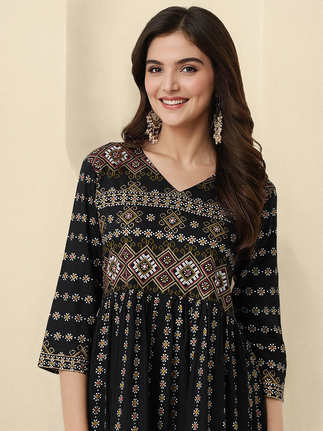 Ishin Women Black Rayon Kurta