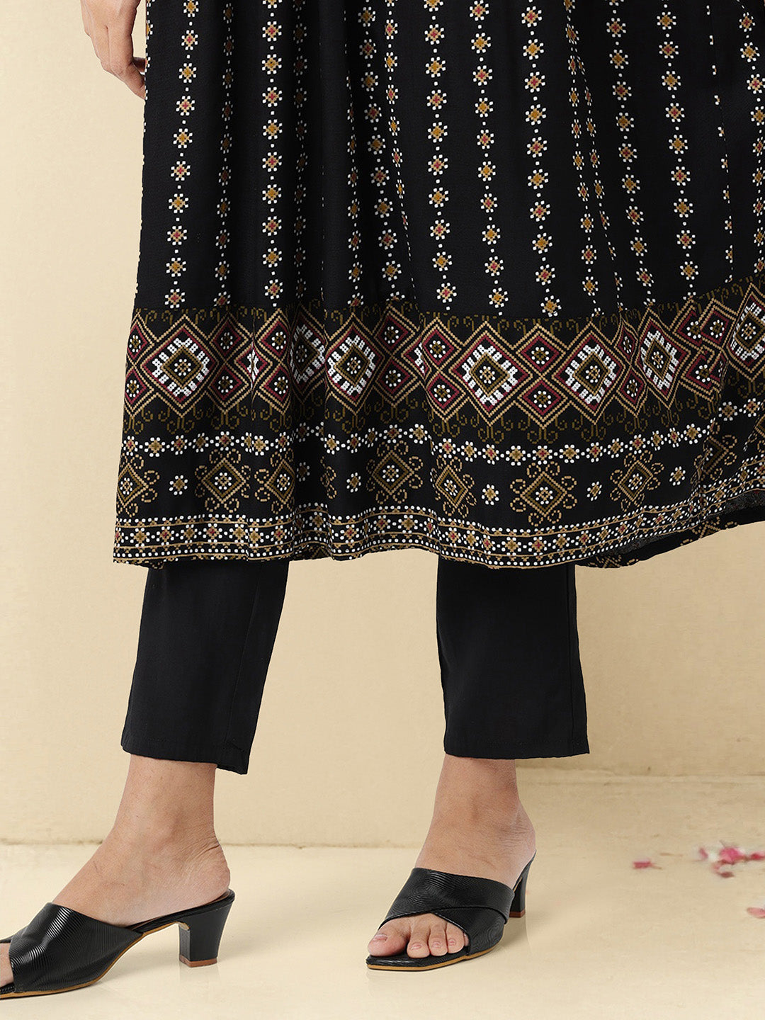 Ishin Women Black Rayon Kurta