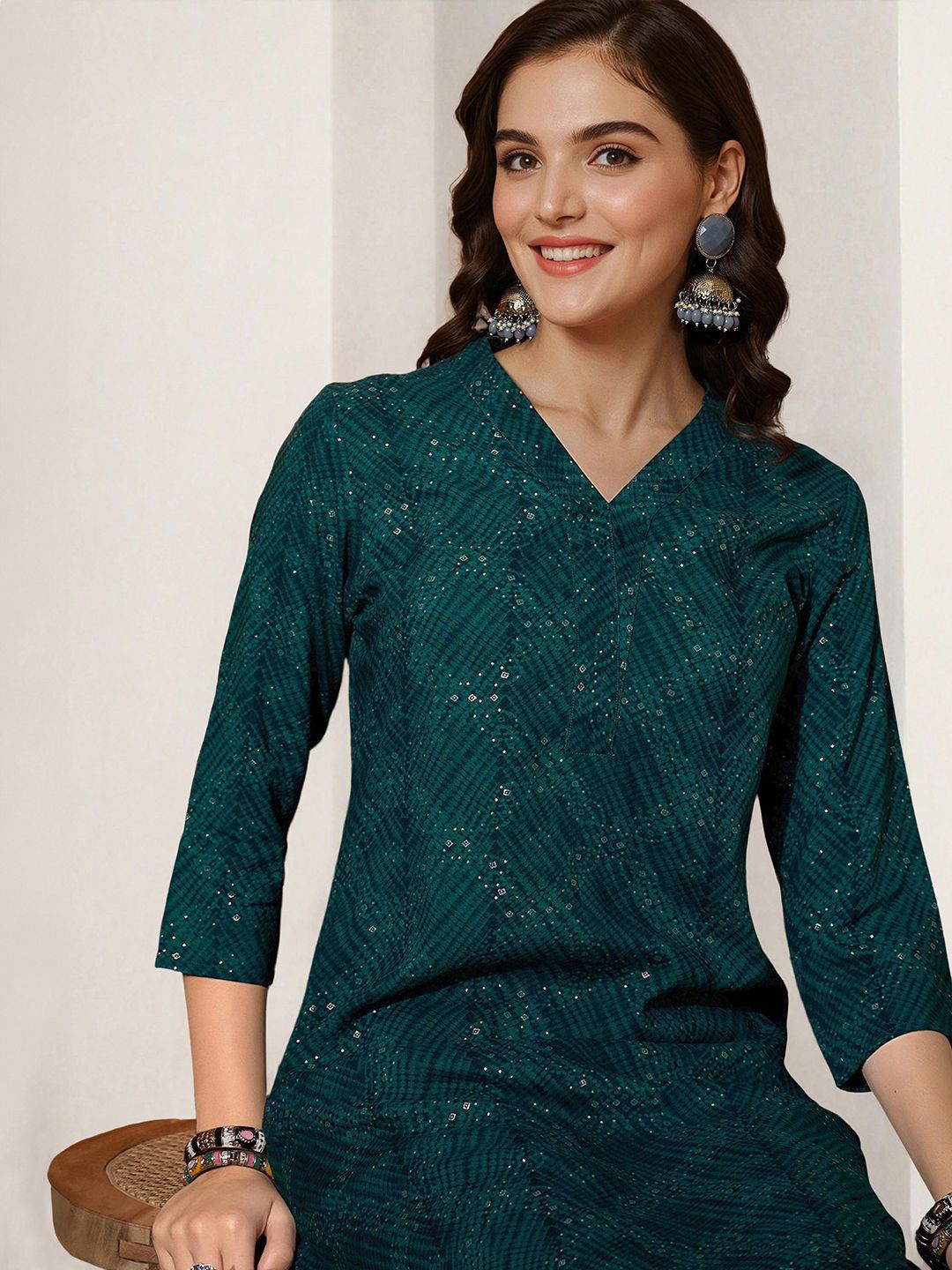 Rich Green Rayon Sequinned Straight Fit Kurta Set With Straight Bottom