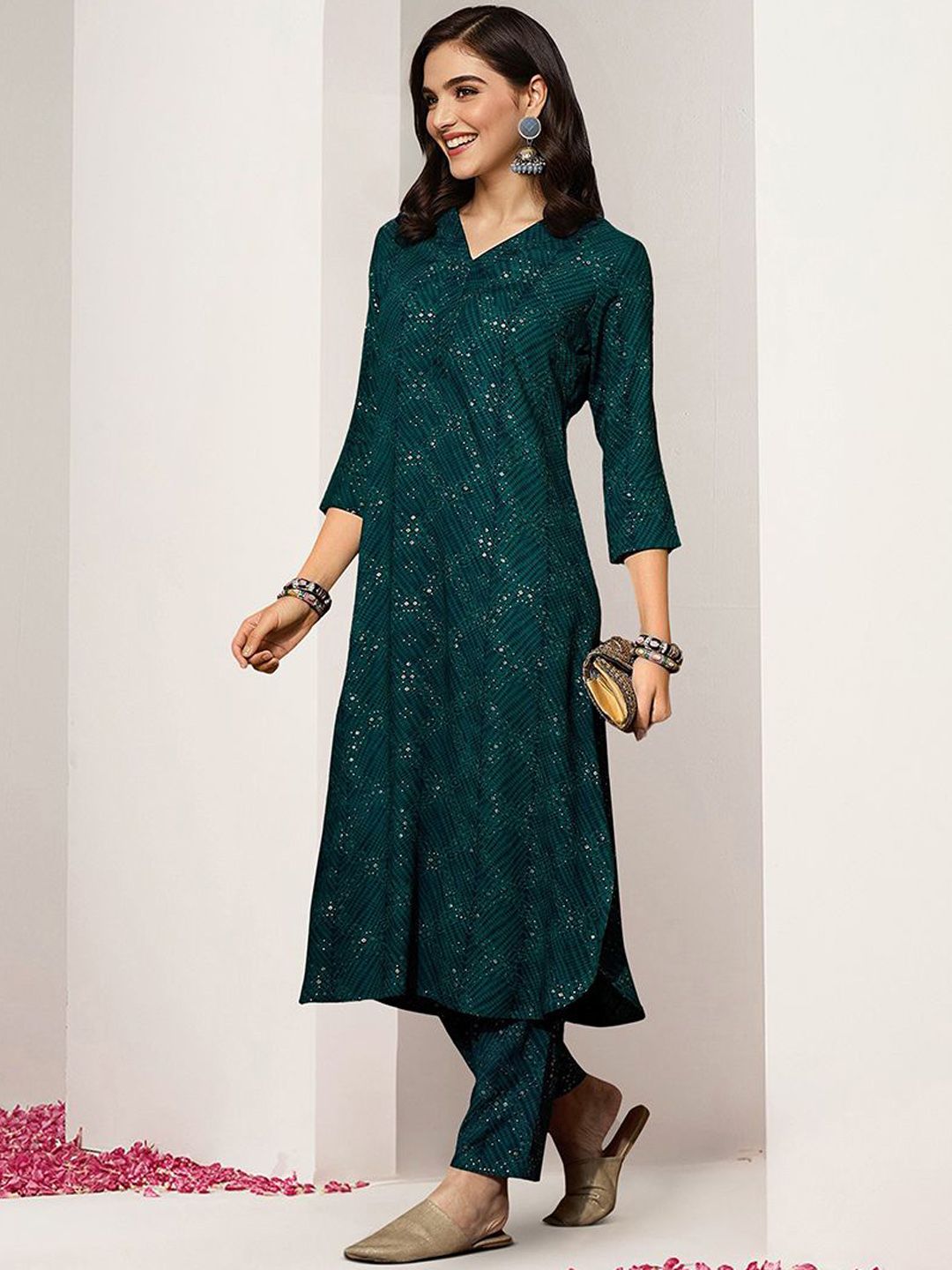 Rich Green Rayon Sequinned Straight Fit Kurta Set With Straight Bottom
